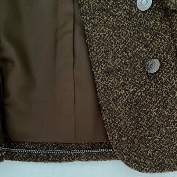 CHANEL Stunning Chocolate Brown Bouclé Jacket - Picture 5 of 9